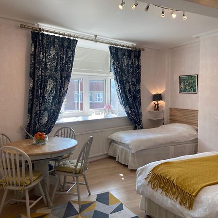 Deluxe Three Bed Bnb In Henley-On-Thames Near Station River & Town Centre Bagian luar foto