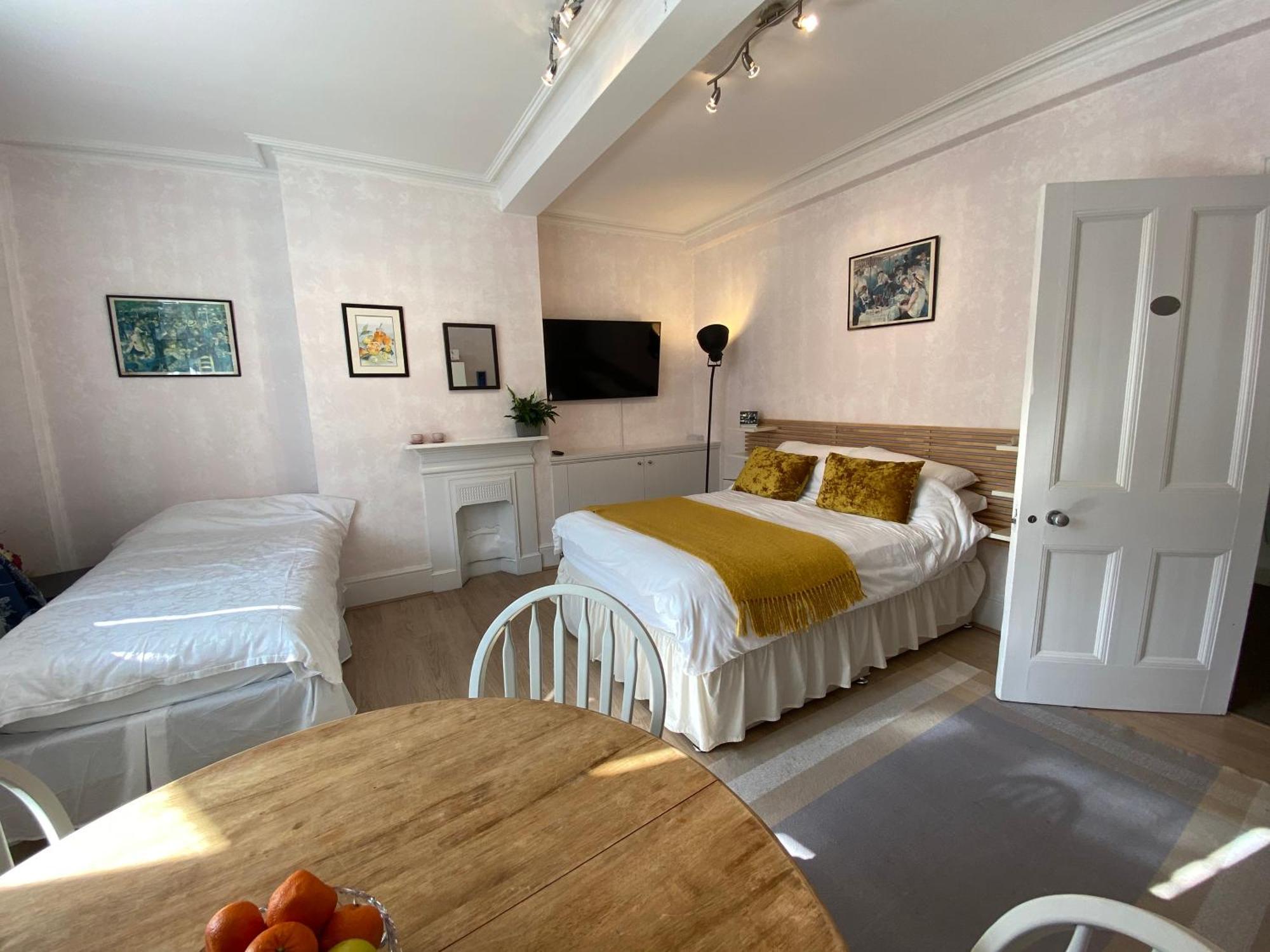 Deluxe Three Bed Bnb In Henley-On-Thames Near Station River & Town Centre Bagian luar foto