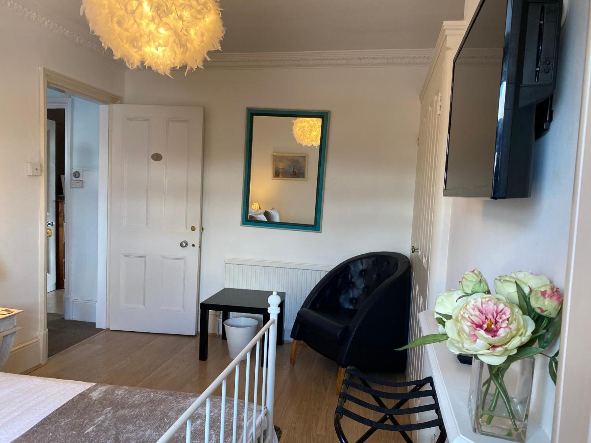 Deluxe Three Bed Bnb In Henley-On-Thames Near Station River & Town Centre Bagian luar foto