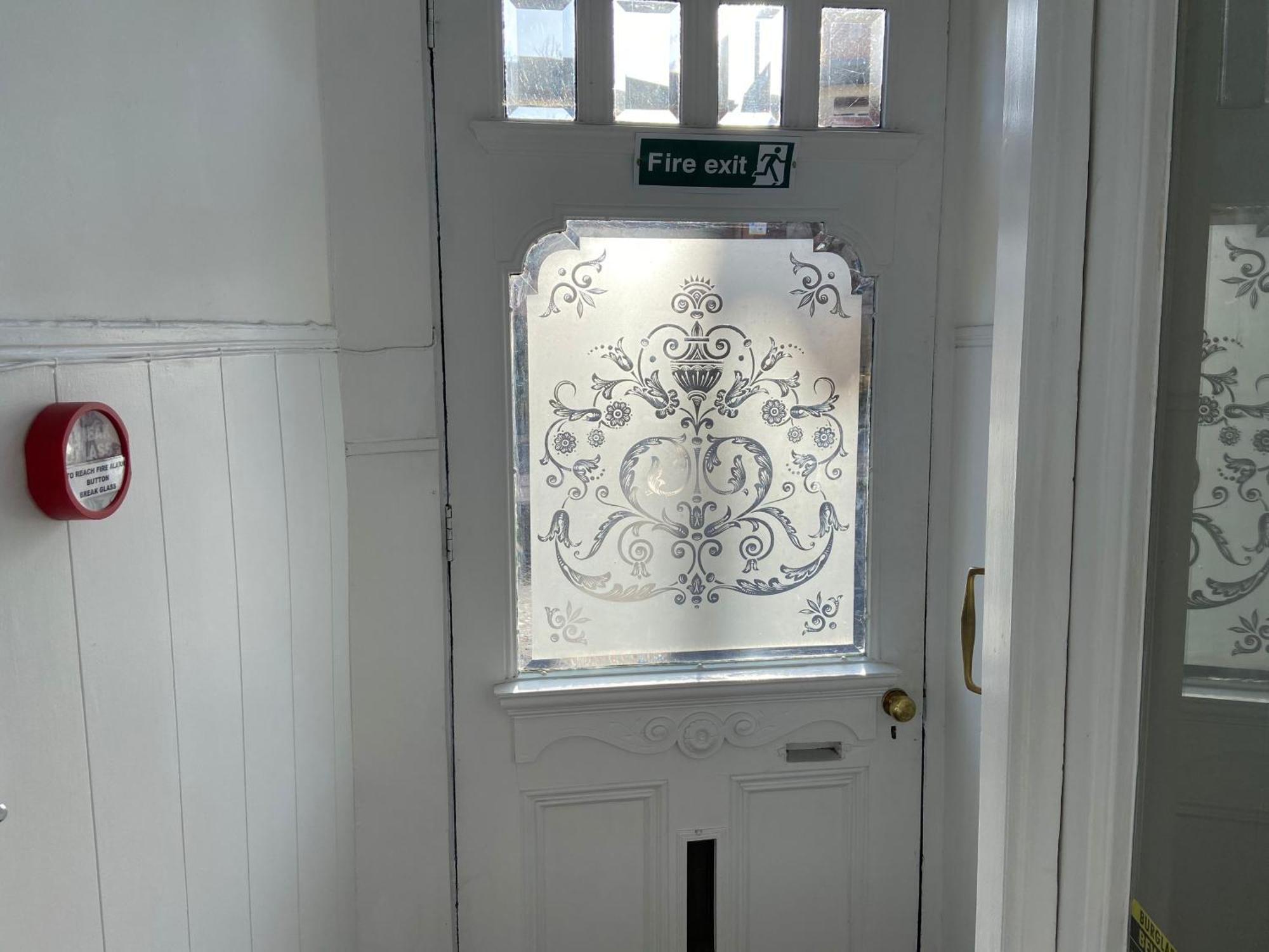 Deluxe Three Bed Bnb In Henley-On-Thames Near Station River & Town Centre Bagian luar foto