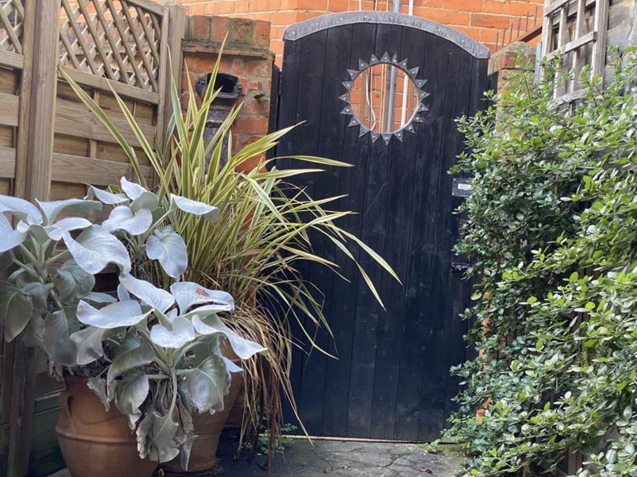 Deluxe Three Bed Bnb In Henley-On-Thames Near Station River & Town Centre Bagian luar foto