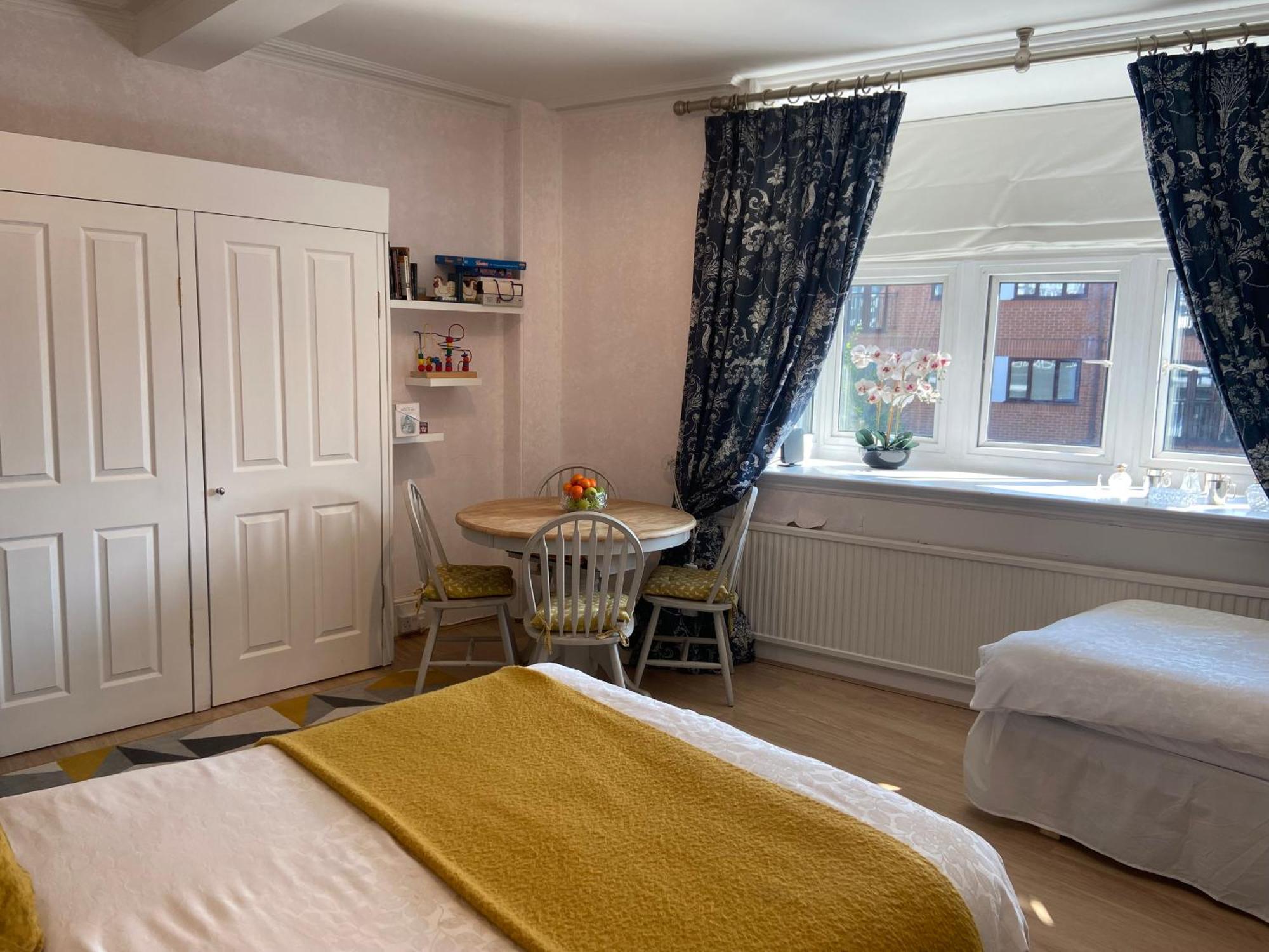 Deluxe Three Bed Bnb In Henley-On-Thames Near Station River & Town Centre Bagian luar foto