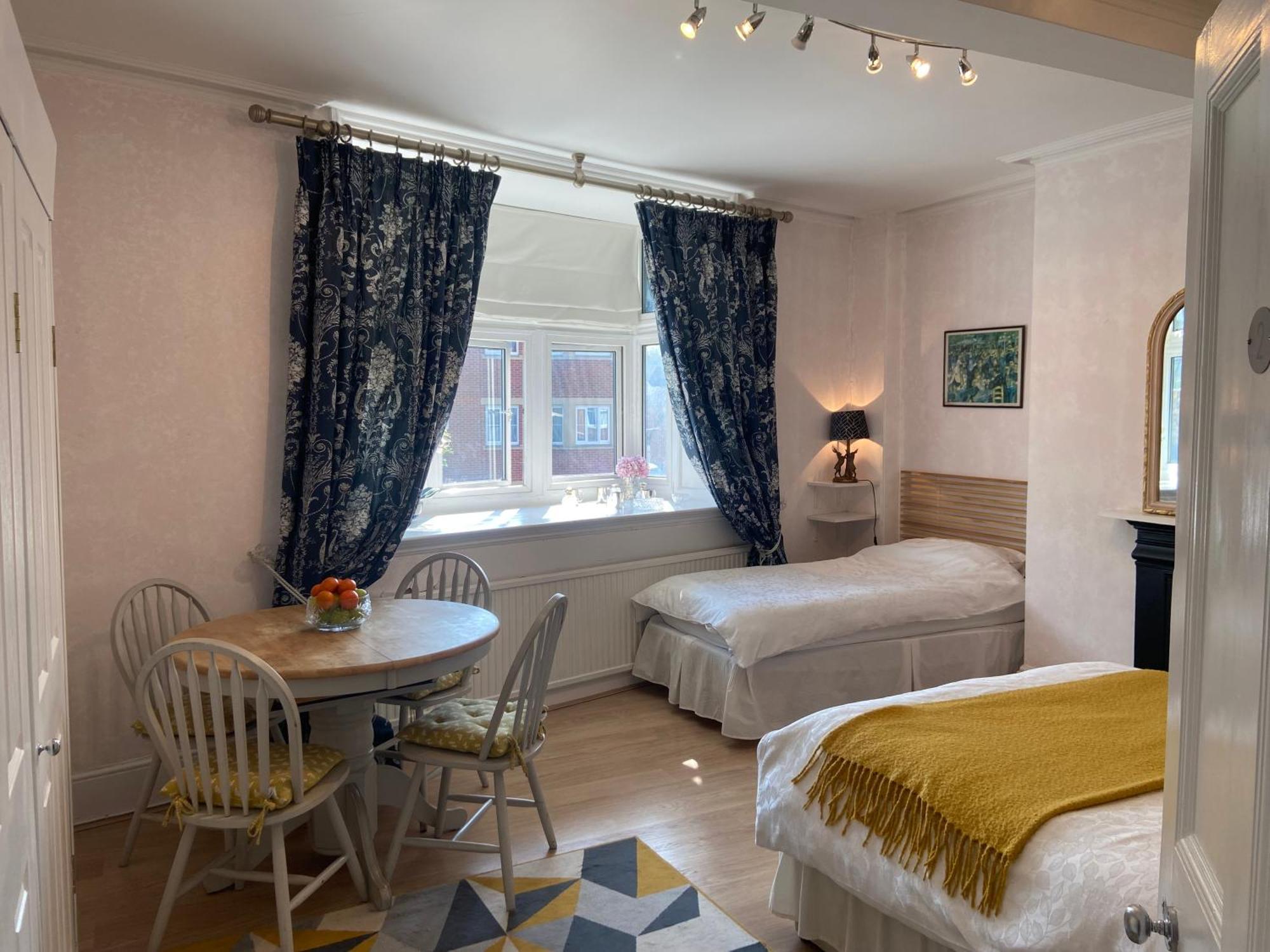 Deluxe Three Bed Bnb In Henley-On-Thames Near Station River & Town Centre Bagian luar foto